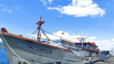 Empat ABK kapal terdampar di Pulau Sebuku dievakuasi Basarnas