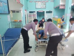 Petugas Pospam Simpang Pugung Responsif Bantu Korban Kecelakaan di Sekampung Udik