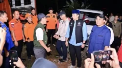 Bupati Lamsel Tinjau Banjir Jati Agung