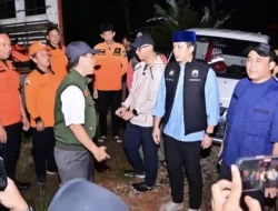 Bupati Lamsel Tinjau Banjir Jati Agung